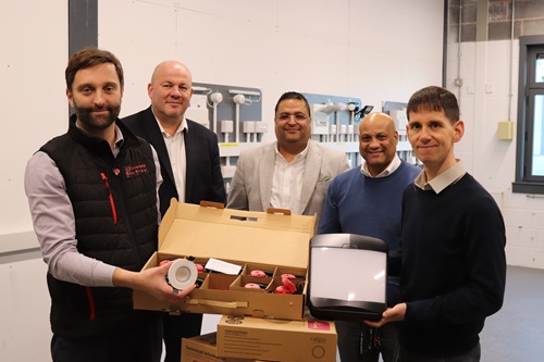 Chamber makes the connection on electrical donation