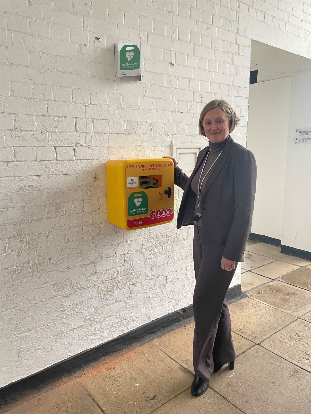 Learner donates defibrillator to Ashorne Hill
